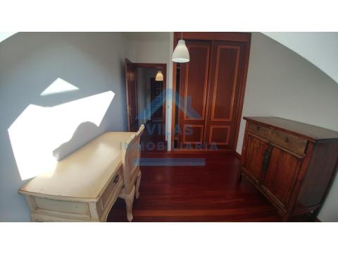 ATICO CON DOS PLAZAS DE GARAJE EN RUA MAGDALENA - MILLADOIRO