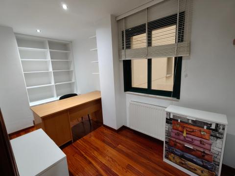 PISO DE 4 DORMITORIOS CON UNA PLAZA DE GARAJE.  OPCIONAL UNA SEGUNDA PLAZA