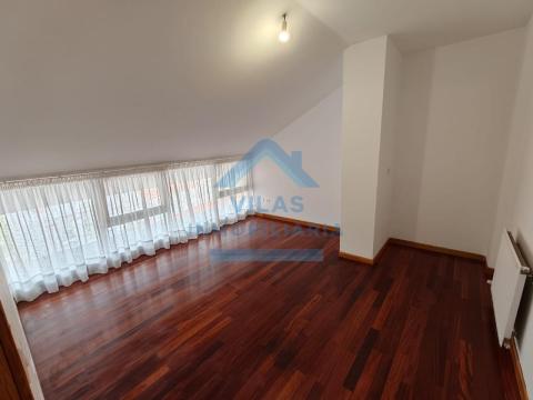 DUPLEX CON PISCINA COMUNITARIA