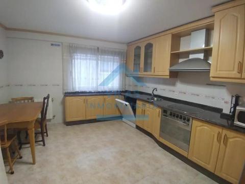 CENTRICA Y AMPLIA  VIVIENDA EN RUA TRAVESA