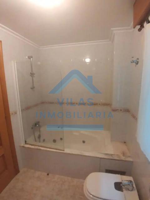 CENTRICA Y AMPLIA  VIVIENDA EN RUA TRAVESA